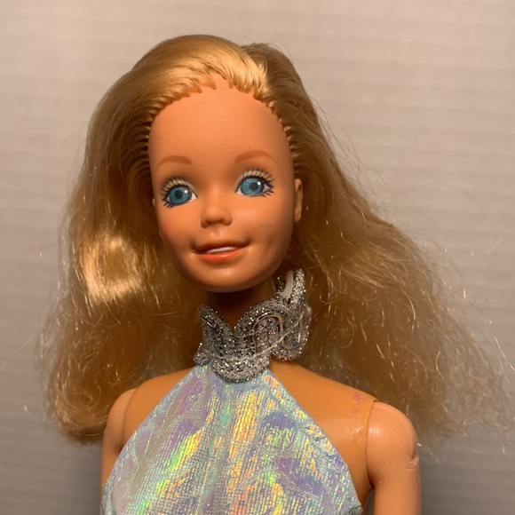 1985 Magic Moves Barbie - Picture 4 of 12